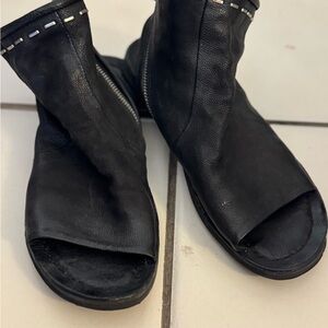 AS98 black leather sandals